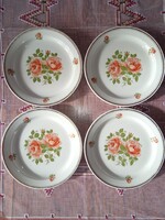 Négy régi hollóházi rózsás porcelán tányér