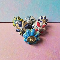 (v34 )  6 db-os vintage stílusú kézzel festett porcelán bútorgomb szett