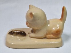 Mázas kerámia egeret kergető macska figura hibátlan állapotban 11,5 cm hosszú