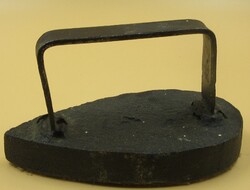 Vas vasaló, hossza 18 cm 9.7 cm széles,