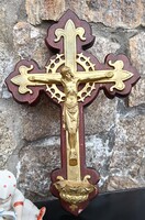 Különleges, olasz eredetű szenteltvíztartós feszület