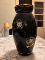 Fekete üveg váza aranyozott-festett retro mintával ~25 cm – nagyon jó állapot