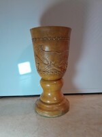 Népi faragású fa kehely (dísztárgy), kézzel faragott madármotívummal. 1982-es.