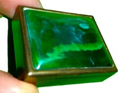 Antik pici fém - zöld jáde köves téglalap alakú gyűrűtartó szelence 5 x 3 cm a képek szerint