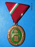 MAGYAR HONVÉDSÉG " ARANYKOR KITÜNTETŐ CÍM " BRONZ FOKOZAT  SZÉP !!! JELVÉNY KITÜNTETÉS