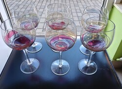 Spirálos díszítésű színes borospohár szett