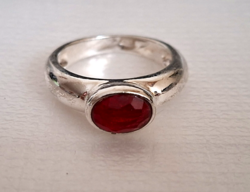 Gyönyörű, ezüst köves gyűrű