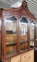 Neobarokk jellegű dekoratív vitrines bútor