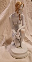 Zsolnay- Térdelő nő - porcelán figura, kézzel festett