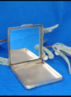 Ezüst sminkes tükrös doboz 1930 körül .Bruttó :65 g ,nettó 49 g 800 finomság ezüst