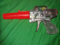 Retro trafikáru bazáráru plasztik működő sci-fi játék lézer pisztoly sugár vető a képek szerint