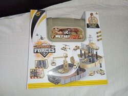 Special Forces - Military Base -Gyári dobozban-Parkolóház katonai jármûvekkel táskában, hátizsákként