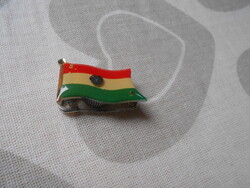 '56-s lyukas zászló kitűző/jelvény