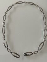 Nemesacél nyakék szálcsiszolt és fényes szemekből, 44,5 cm hosszú