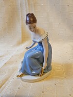 Royal Dux Galambos lány