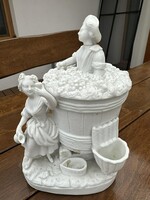 Biszkvit (mázatlan porcelán) kerámia szobor