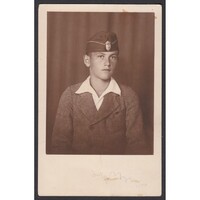 Magyarország,Iskolai portré - Újpesti Könyves Kálmán Gimnázium sapkajelvény viselési fotó 1923