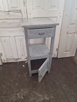 Egyedi régi éjjeliszekrény régi kis szekrény antik vintage paraszt bútor