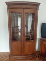 Spanyol smizett vitnes szekrény