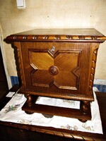 Koloniál éjjeliszekrény