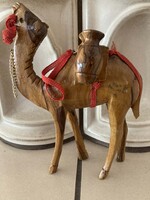 Vintage faragott fa teve kulaccsal – 20 cm – közel-keleti szuvenír