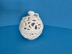 Herendi porcelán  festetelen fehér bonbonier