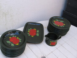 Vintage sötétzöld porcelán almás étkészlet 27 db-os