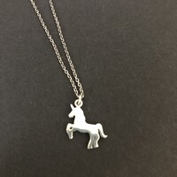 Valódi ezüst unikornis medál ezüst láncon (925-ös, sterling) 2,5 gr