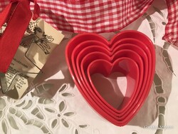 SÜTEMÉNY KISZÚRÓ - ÚJ - 8 db + SZALAG - 2 db - FÉM - PLASZTIK - TEXTIL -  NÉMET