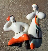 Stilizált porcelán népi táncos pár