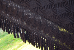 Antik régi népi vastag gyapjú kendő vállkendő BERLINER népviselet viselet fekete 202 + rojt