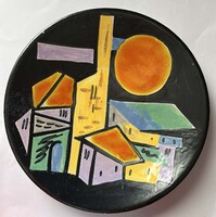 Györgyey Zsuzsa kerámia fali tál, díszes, városmintás tányér.