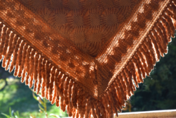 Antik régi népi vastag gyapjú kendő vállkendő BERLINER népviselet viselet karamell 230+ rojt