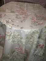 Csodaszép vintage stílusú virágos sötétítő függöny