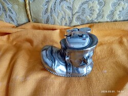 Bakancs öngyújtó retró tűzköves