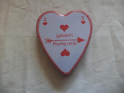 Szív alakú römi francia pakli, fém dobozban (1189)