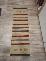 Régi, retró, kézi szövésű rongyszőnyeg, 1,63 m hosszú