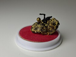 Miniatűr Goldenhaube tradicionális osztrák fejdísz dísztàrgy