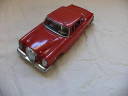 Mercedes nagyméretű lemez autó (1653)