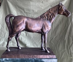 Nagy bronz ló szobor
