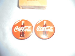 Két darab Coca Cola jelvény, kitűző - együtt