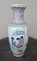 1 ft-ról! Kézzel festett kínai váza!  26cm magas,  képeken látható állapotban! Talpán jelzett!