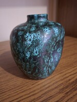 Tófej (?) mázas kerámia horpasztott váza. 13,8 cm. Hibátlan. Jelzett