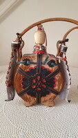 Gazdagon díszített csikóbőrös kulacs
