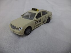 SIKU 1363 MERCEDES E500 W211 TAXI (3013)
