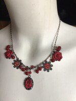 Romantikus hangulatú nyakék, antikolt láncon bordó rózsa és kerámia gyöngyök (3)