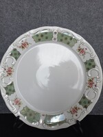 Alba Iulia porcelán kínálótányér szélén dombordíszítés, 27 cm átmérőjű