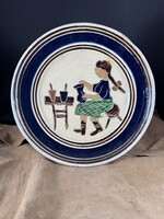 Nagyon ritka keramista hölgyet ábrázoló Korondi falitányér