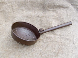 Régi konyhai eszköz bádog szűrő kézműves