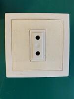 Retro,régi konnektor,elektromos kellék. 8x8 cm Fehér színű.